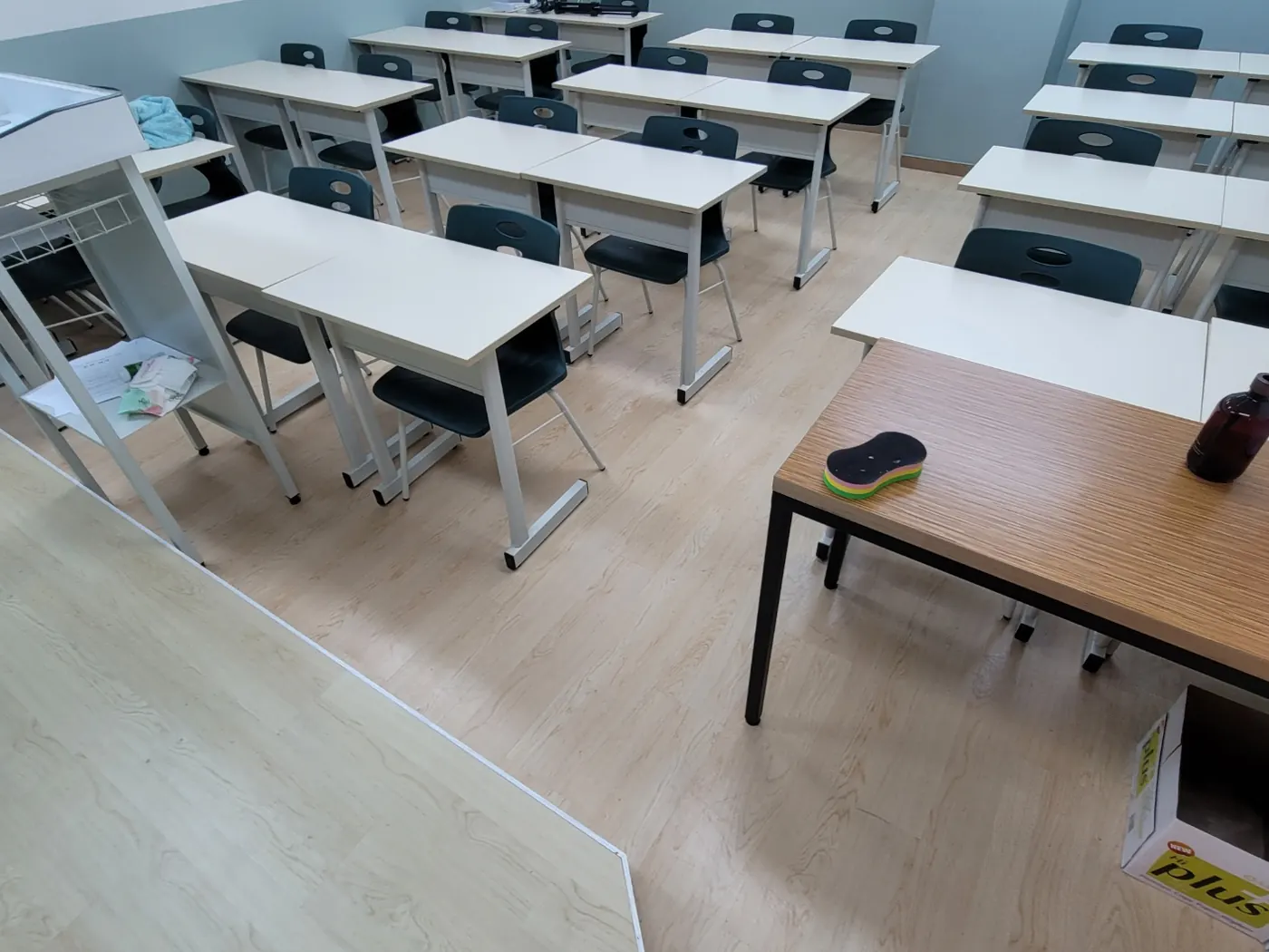 남해군 학원청소 시공 현장 — 강의실 마감