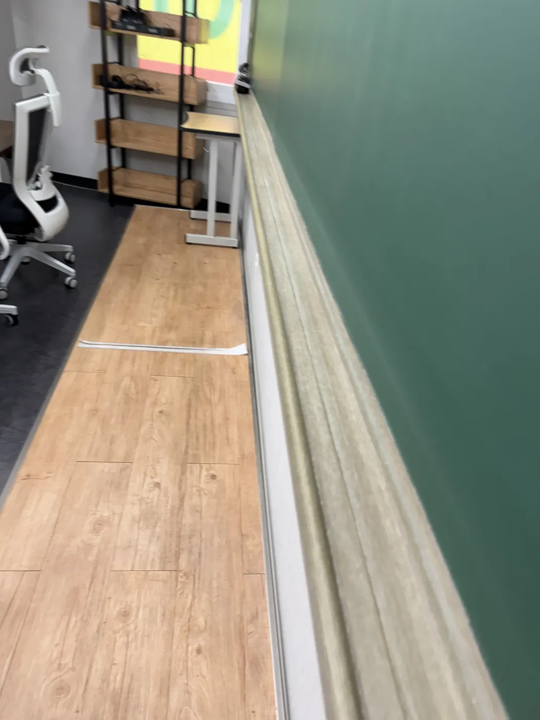 삼가면 학원청소 시공 현장 — 바닥 마감 상태