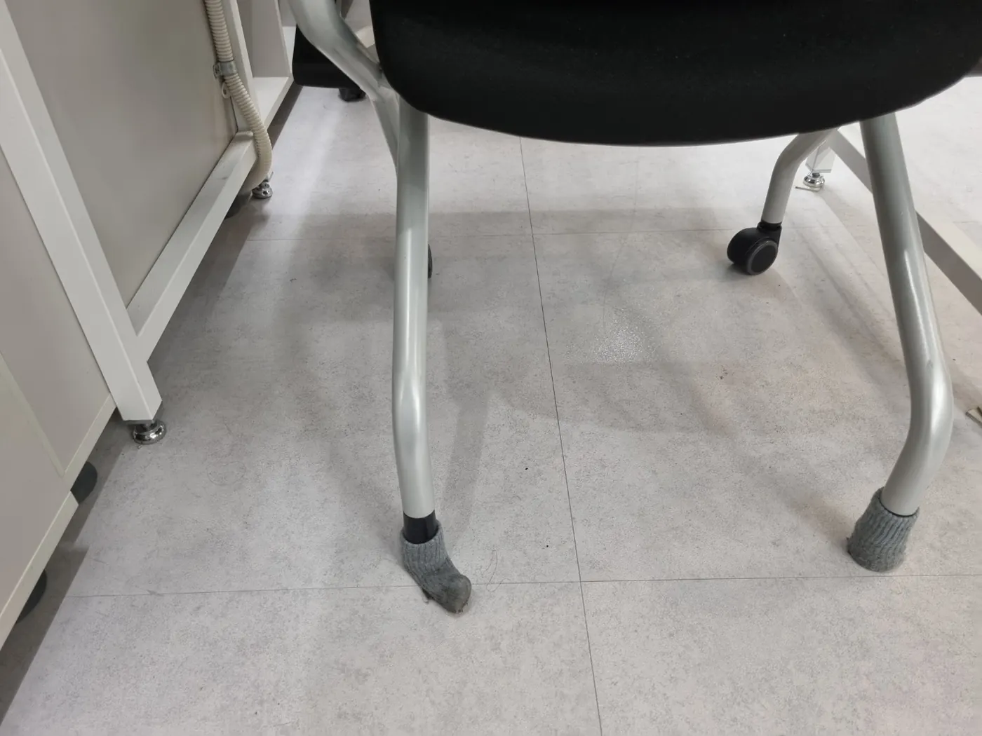 합천군 학원청소 시공 현장 — 바닥 마감 상태