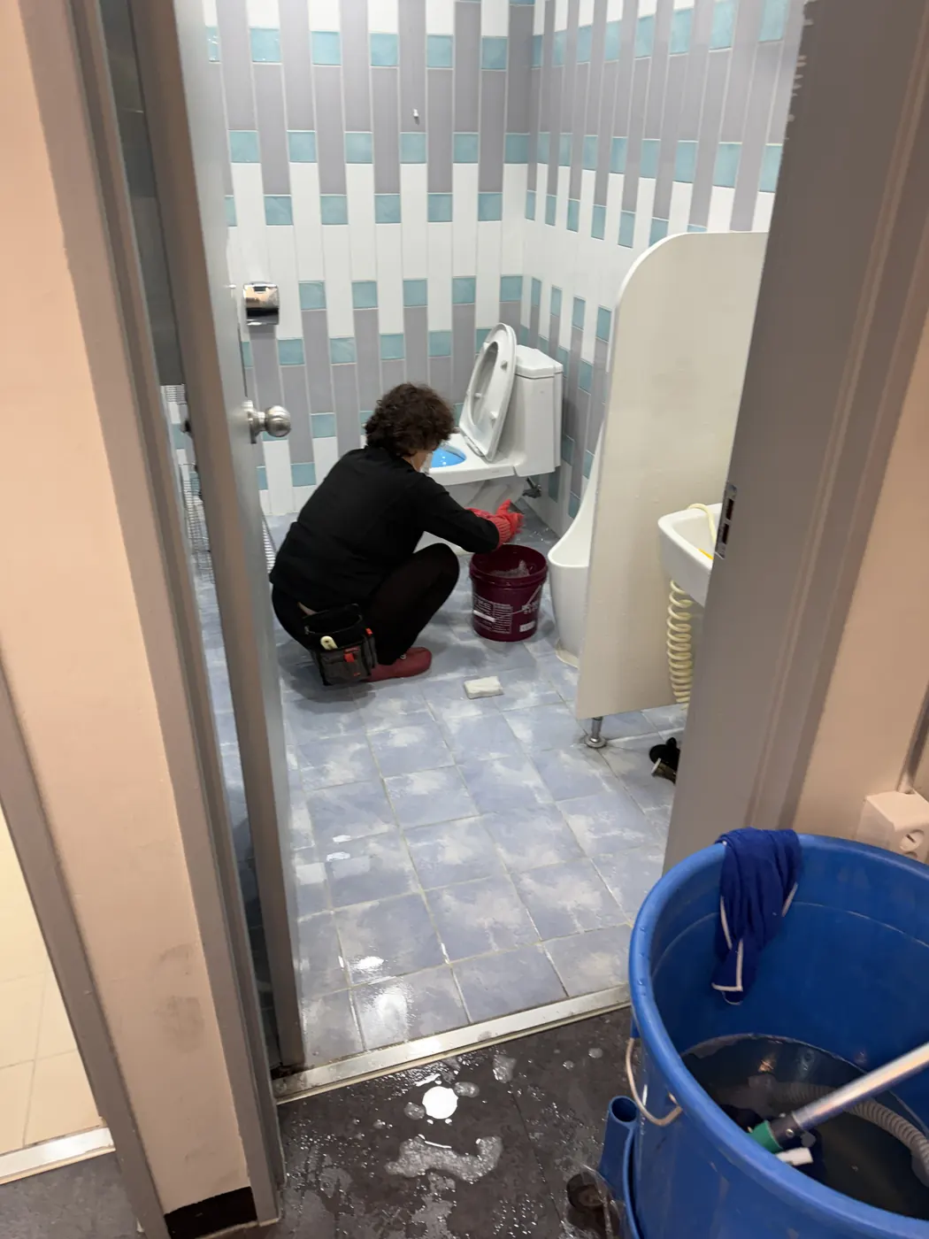 세정 진행 — 경남서부 학원청소 현장