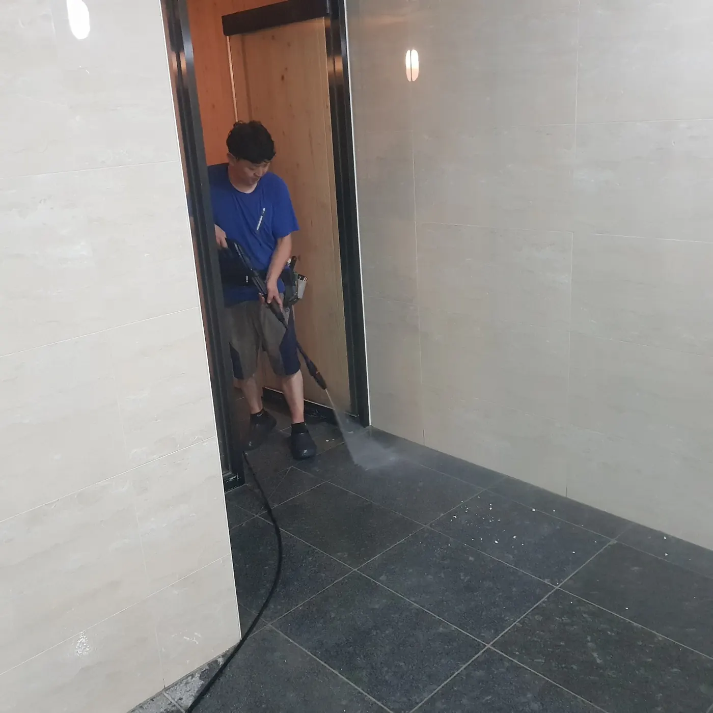 고압 세척 — 거창군 목욕탕청소 현장