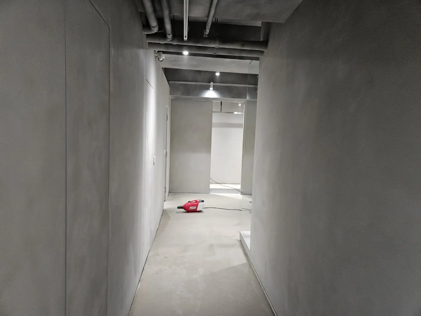 바닥 마감 상태 — 사천시 카페청소 현장