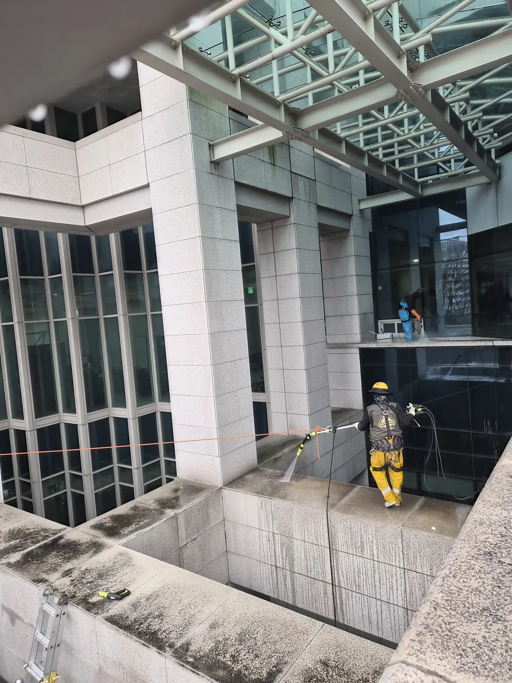 고압 세척 — 진주시 외벽청소 현장
