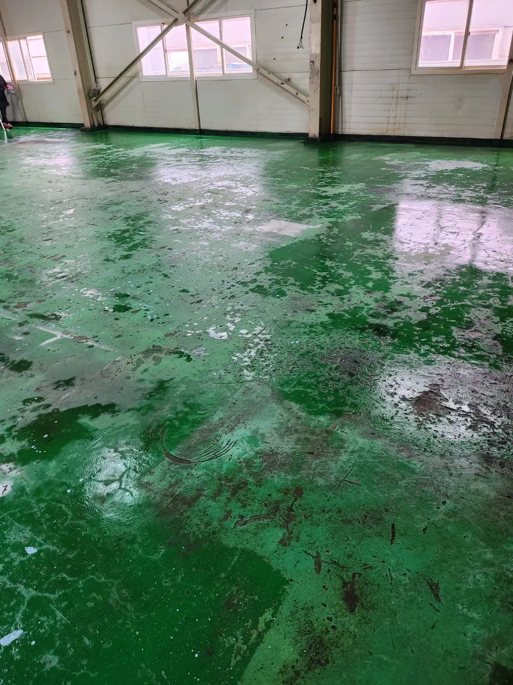 대양면 공장청소 시공 현장 — 바닥 마감 상태