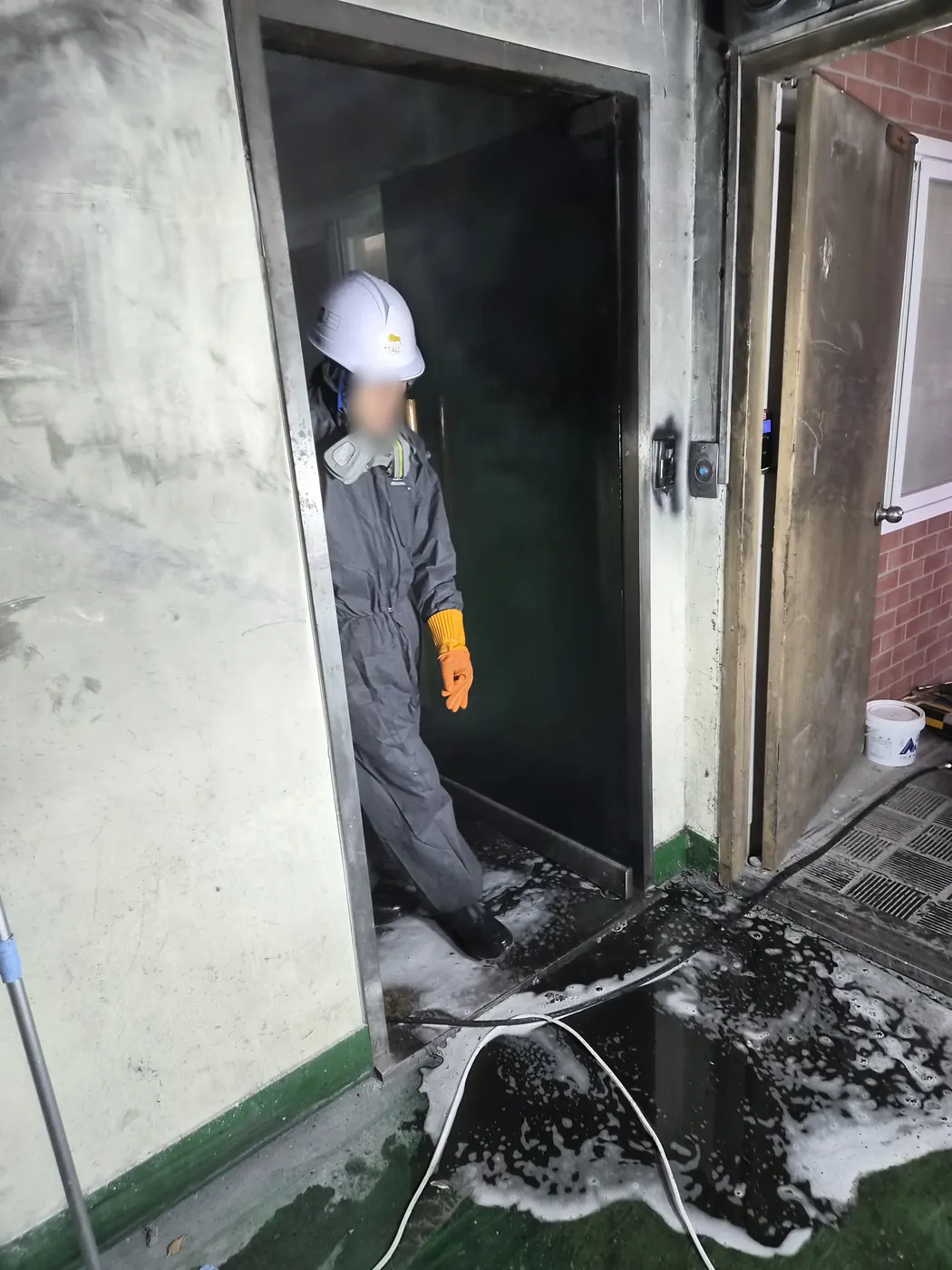 세척 진행 — 남해군 화재청소 현장