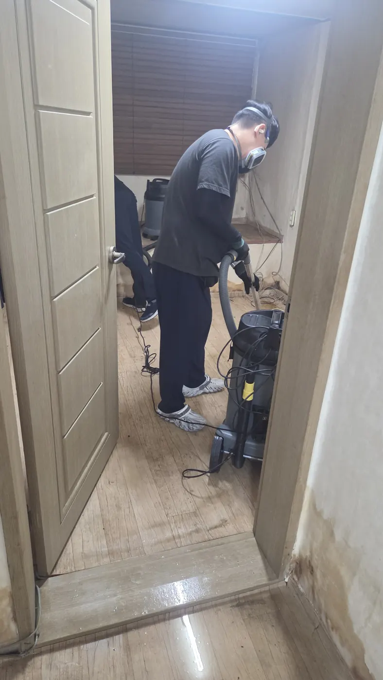 습식 진공 작업 — 삼가면 침수청소 현장