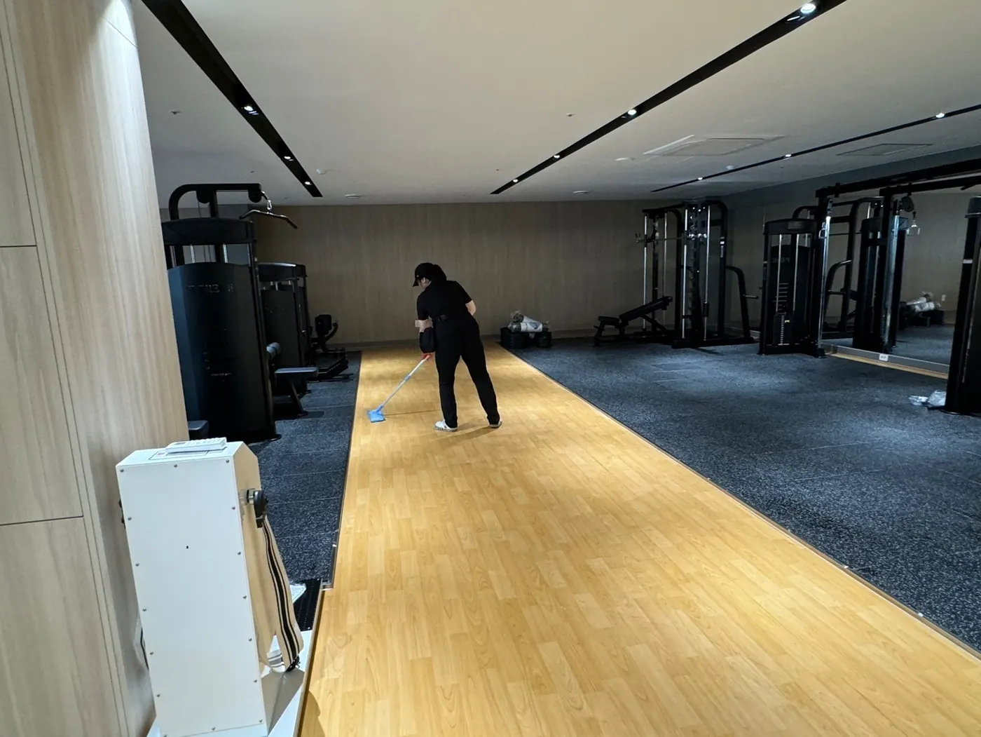 가회면 헬스장청소 시공 현장 — 바닥 관리