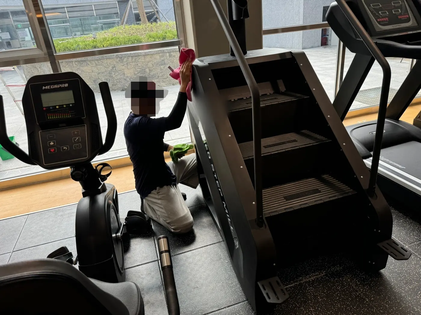 세정 진행 — 하동읍 헬스장청소 현장