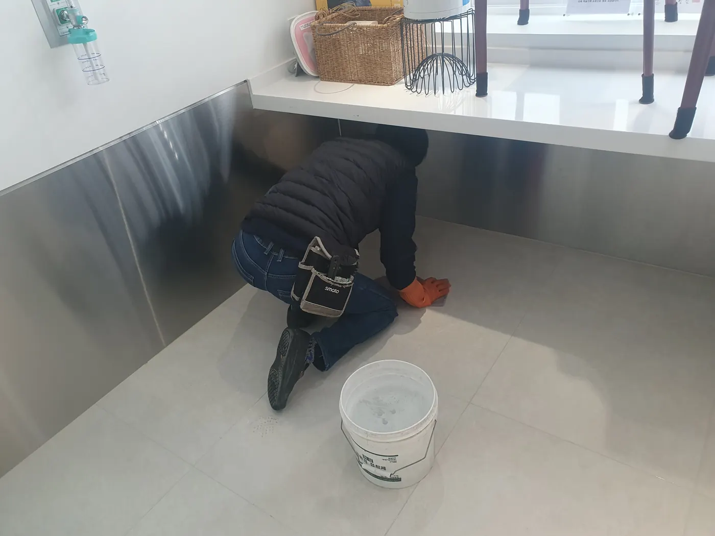 바닥 물걸레 마감 — 함양군 병원청소 현장
