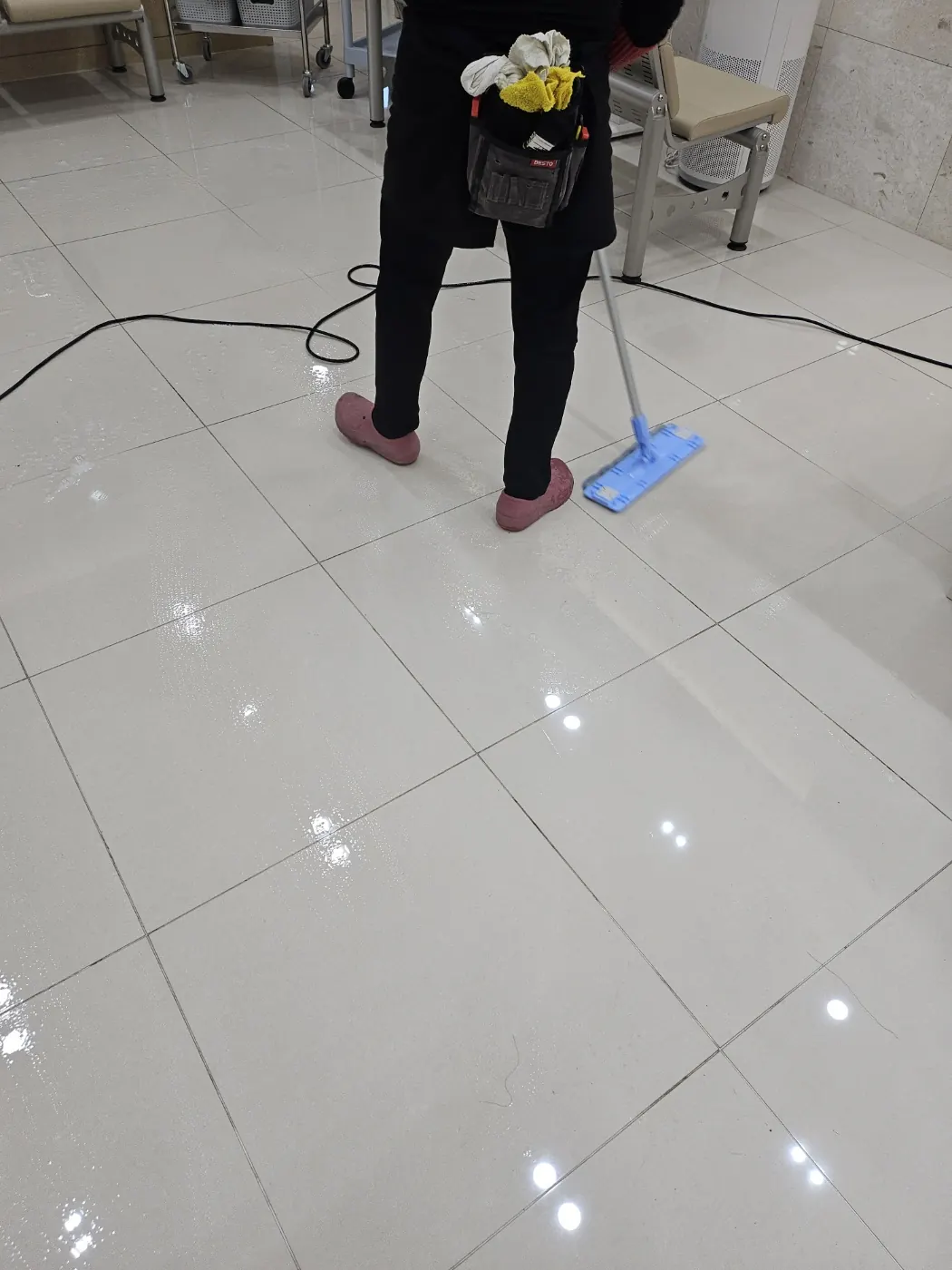 바닥 물걸레 마감 — 산청군 병원청소 현장