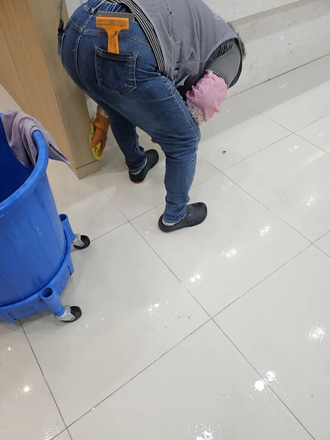 세정 진행 — 화개면 병원청소 현장