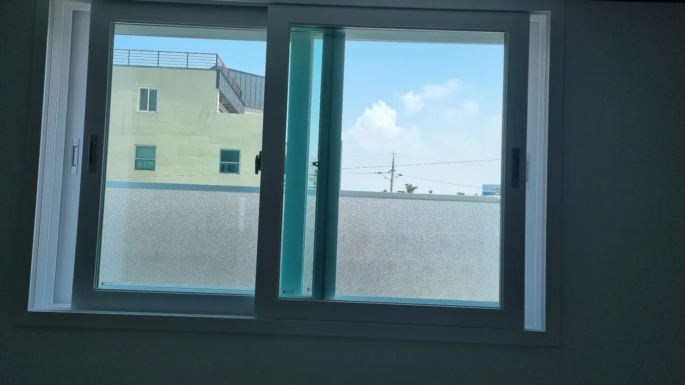 창호·유리 마감 — 쌍백면 입주청소 현장