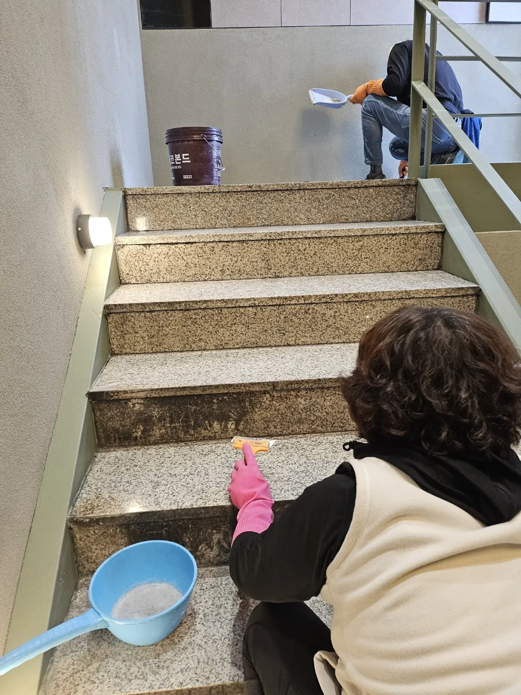 창호 마감 확인 — 양보면 준공청소 현장