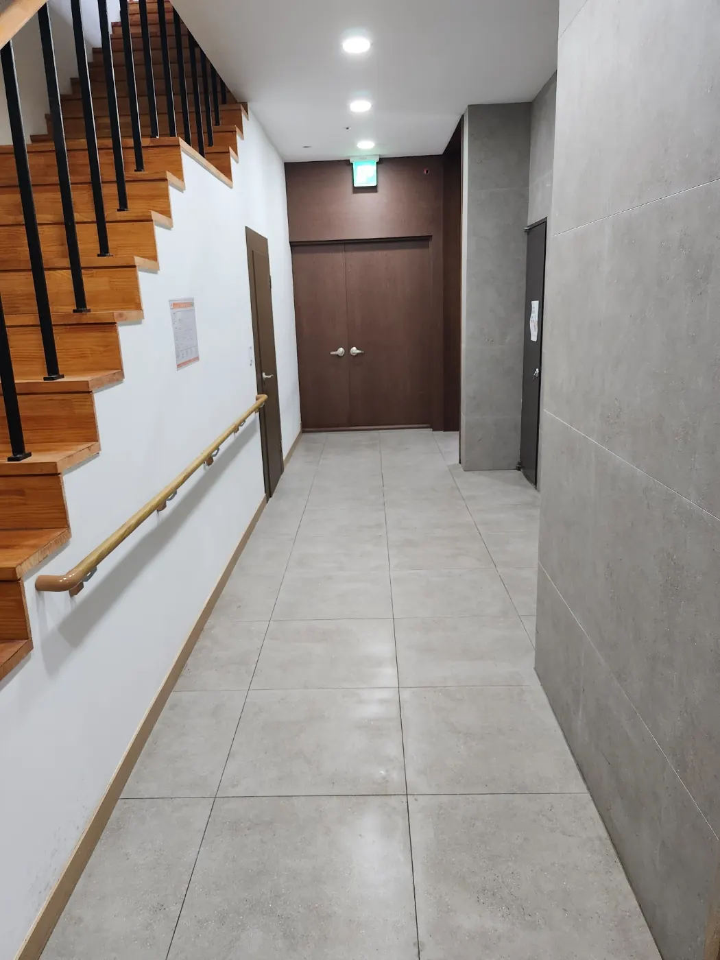강남동 준공청소 시공 현장 — 공실 상태 정리