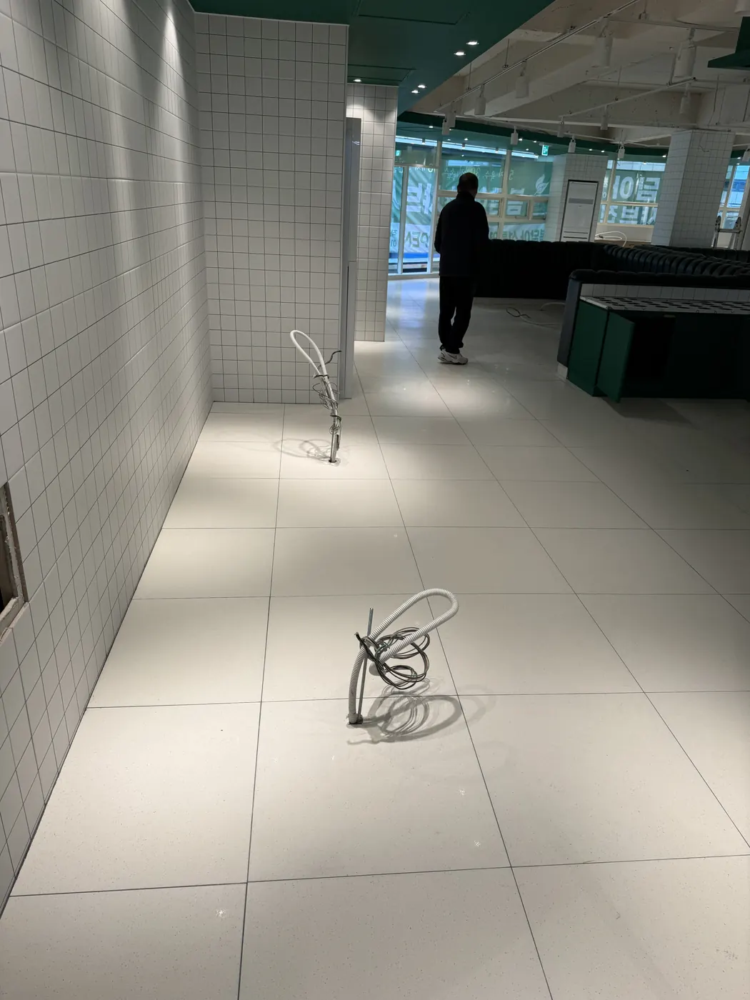 삼가면 식당청소 시공 현장 — 바닥 마감 상태