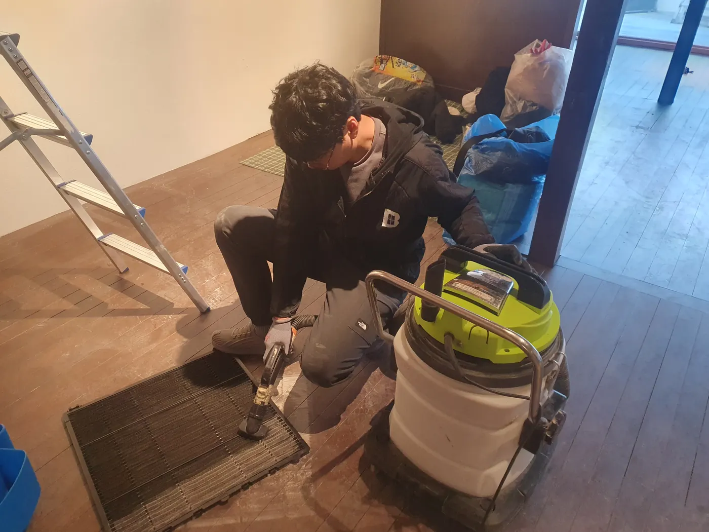 작업 진행 — 하동군 식당청소 현장