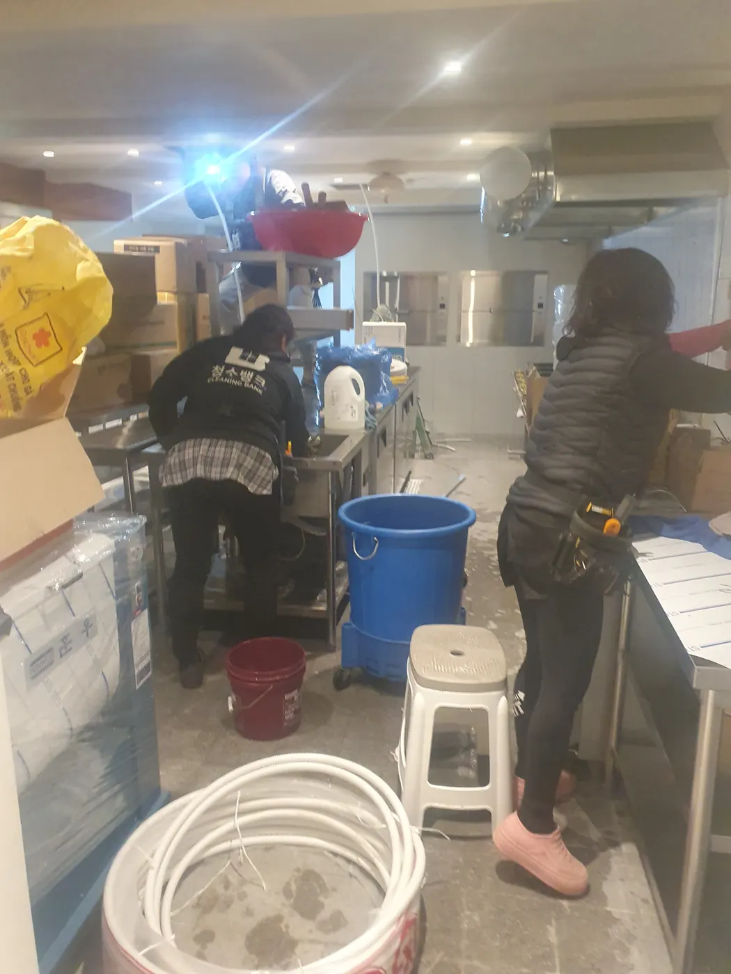 세정 진행 — 가야면 식당청소 현장