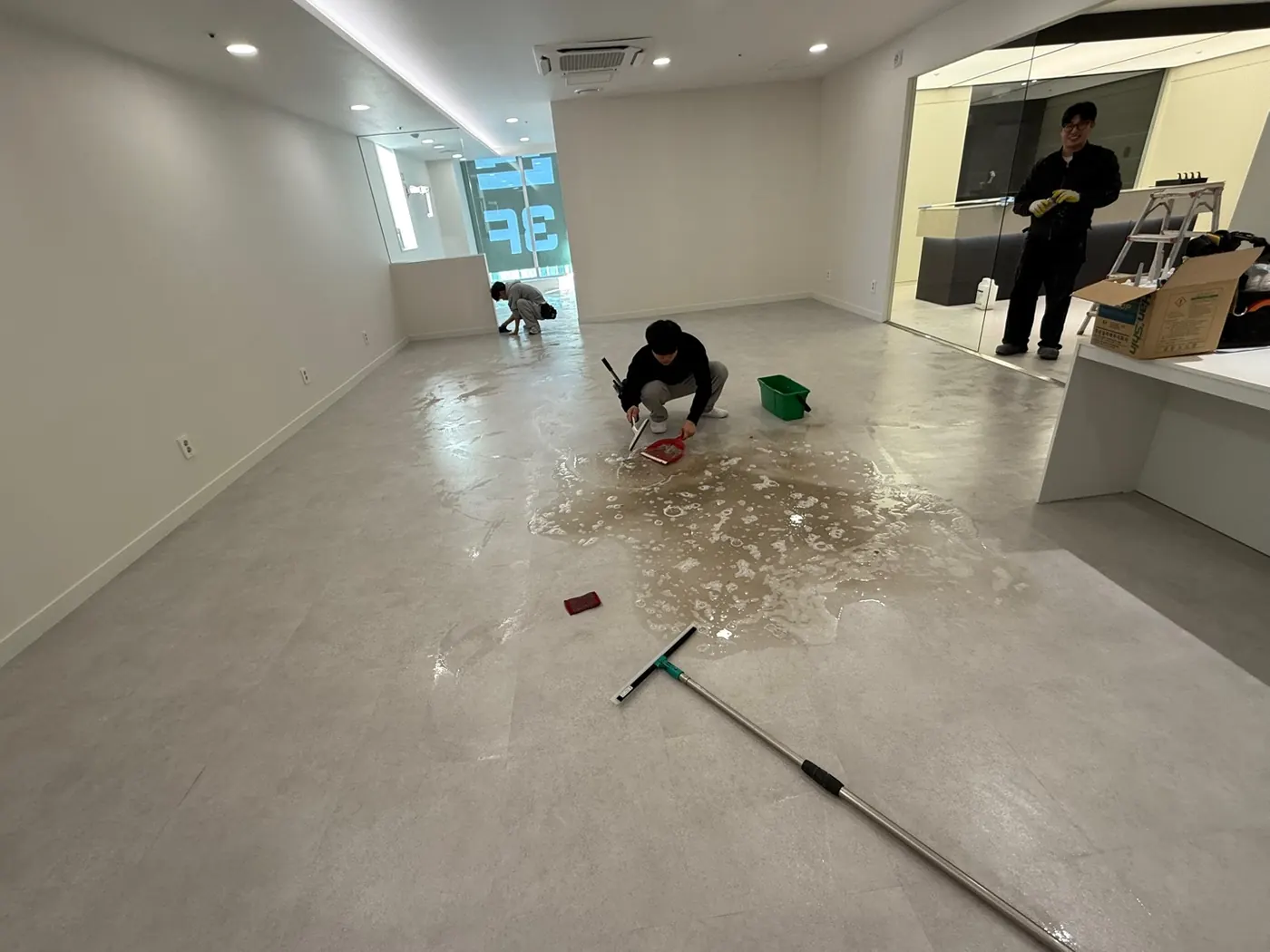 세정 진행 — 함양군 상가청소 현장