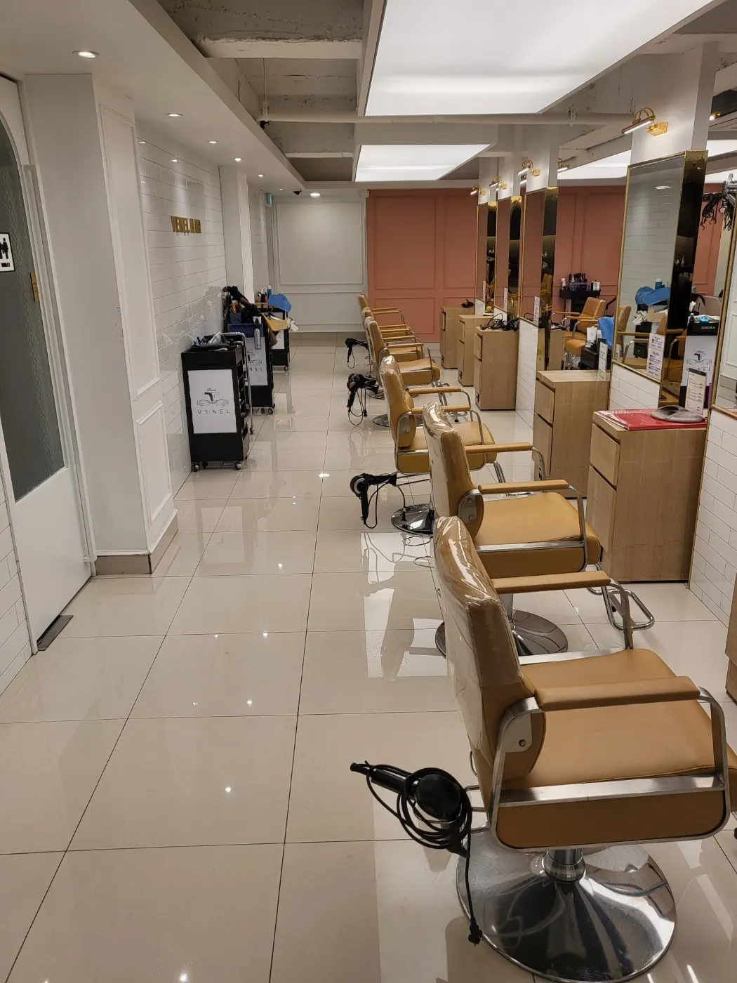 합천군 미용실청소 시공 현장 — 거울·집기 관리