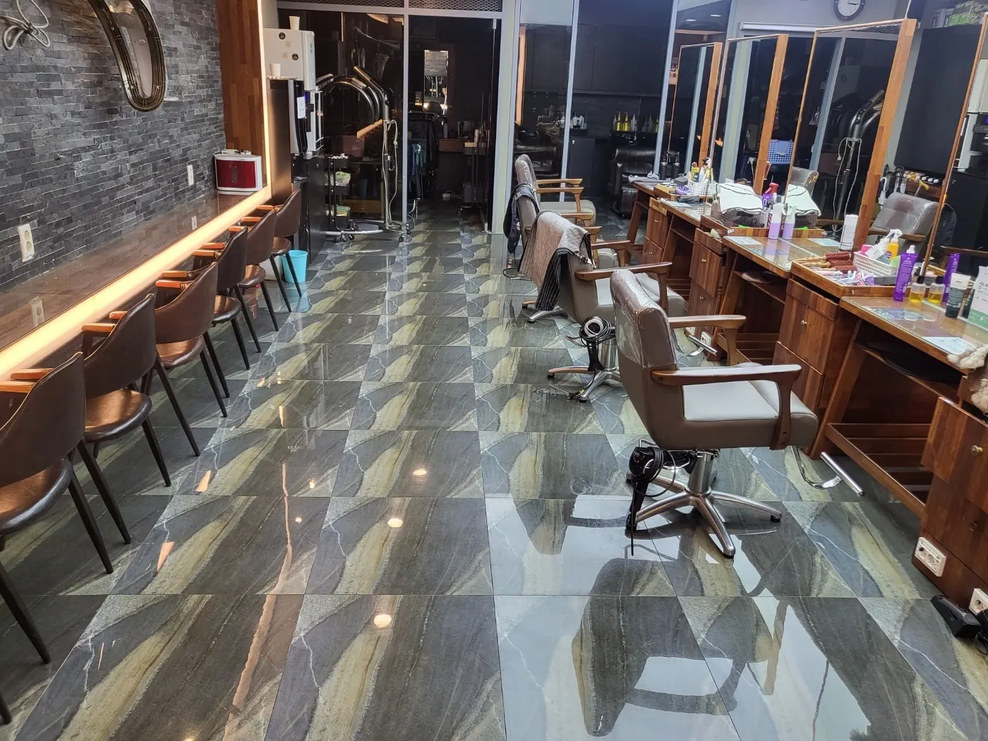 함양군 미용실청소 시공 현장 — 거울·집기 관리