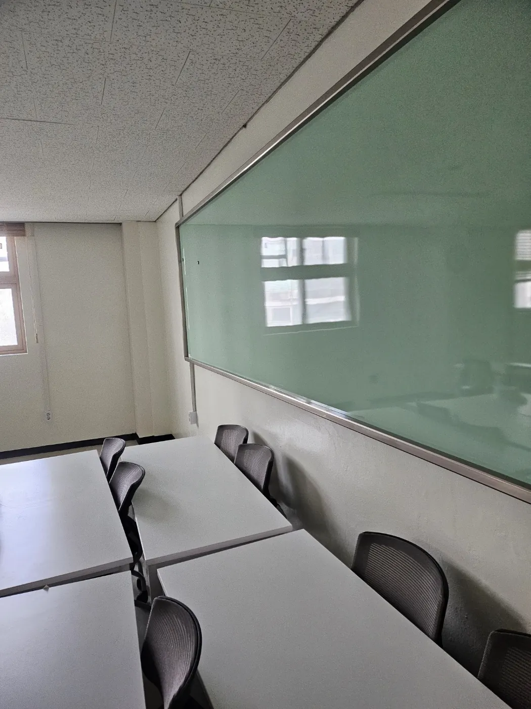 경남서부 학교청소 시공 현장 — 교실 정리