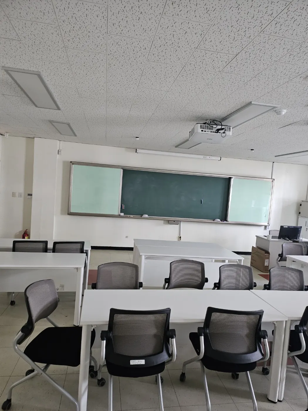 대안동 학교청소 시공 현장 — 교실 정리