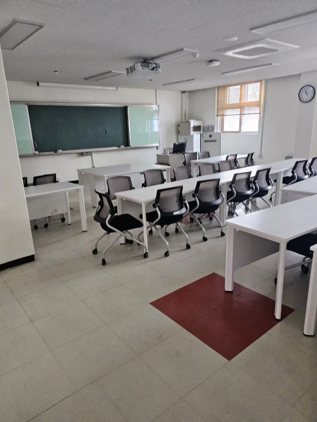 용주면 학교청소 시공 현장 — 교실 정리