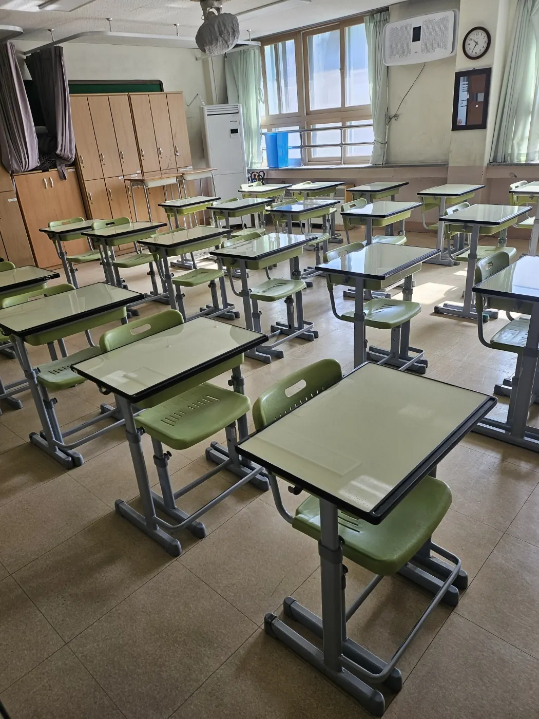 신수동 학교청소 시공 현장 — 교실 마감