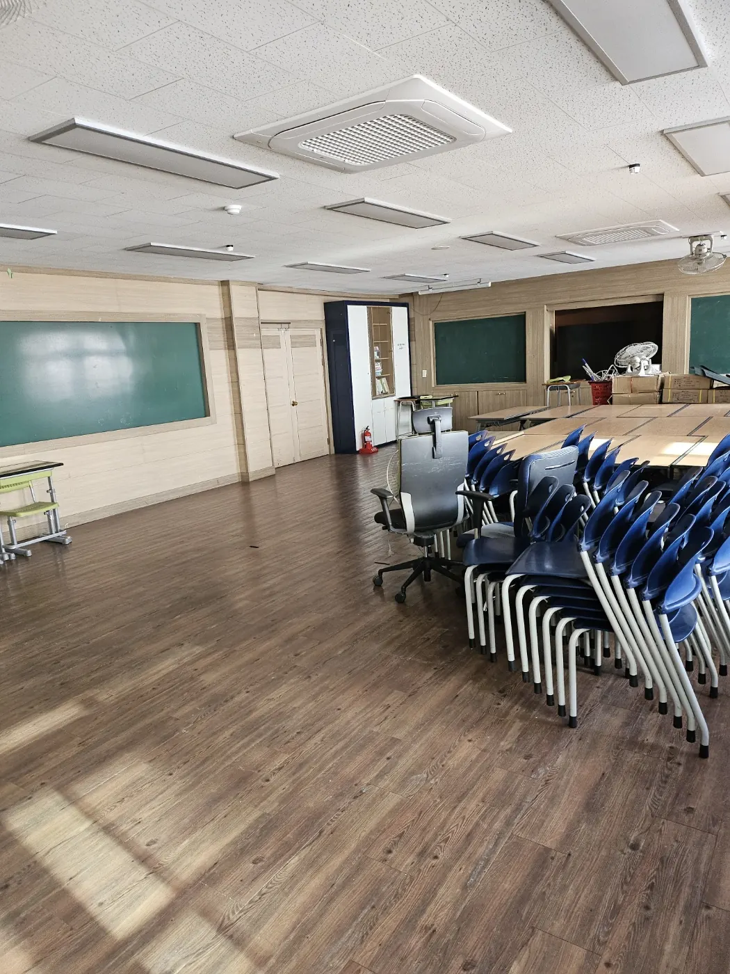 휴천면 학교청소 시공 현장 — 교실 마감