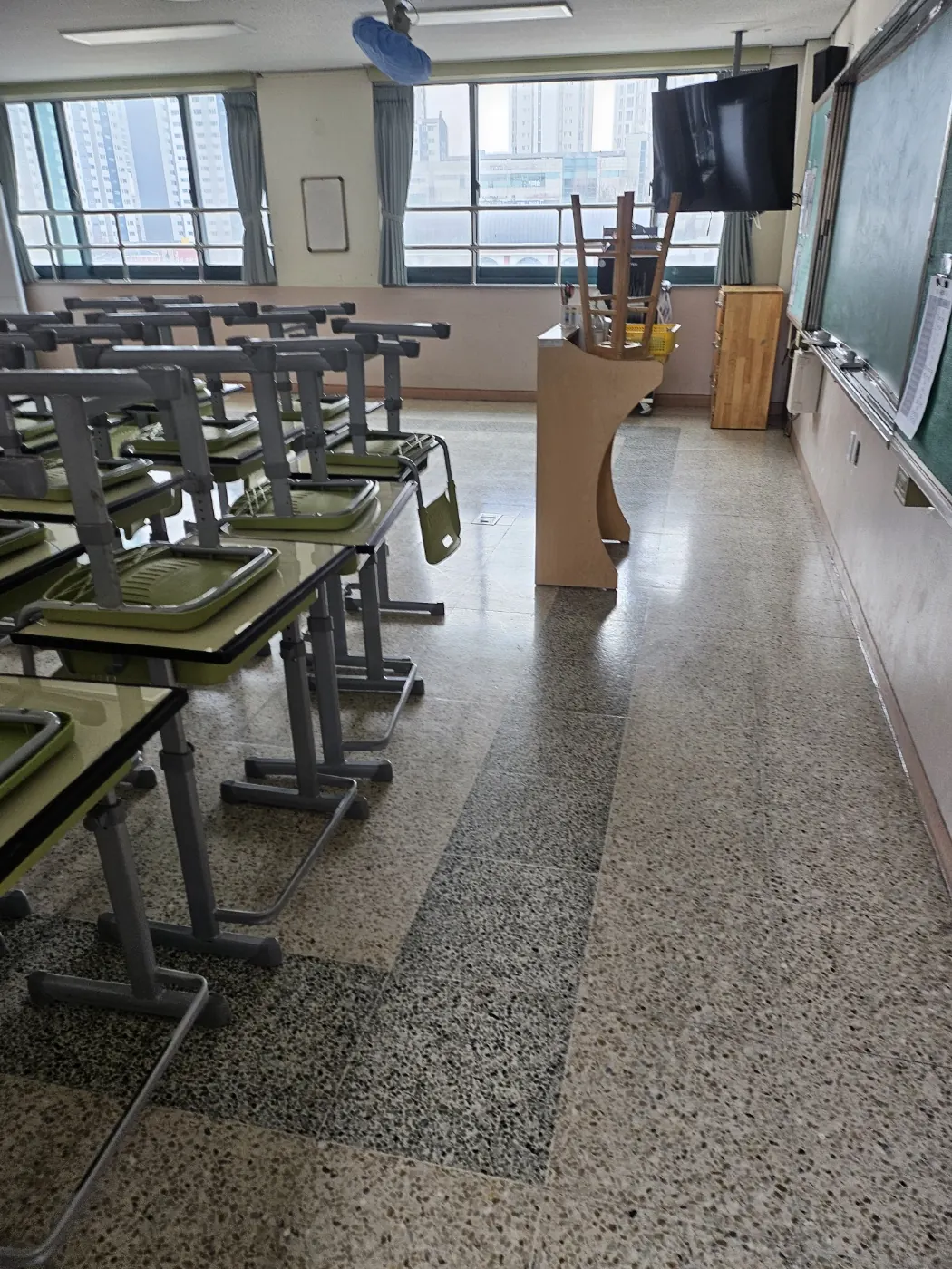 사천시 학교청소 시공 현장 — 교실 정리