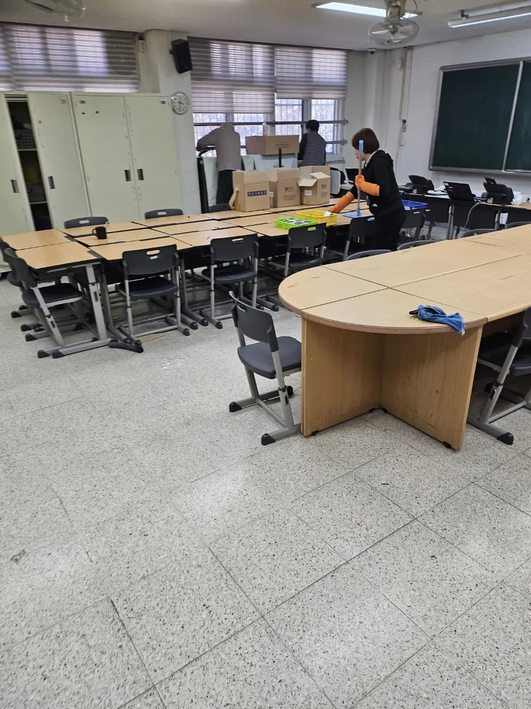 고현면 학교청소 시공 현장 — 교실 마감