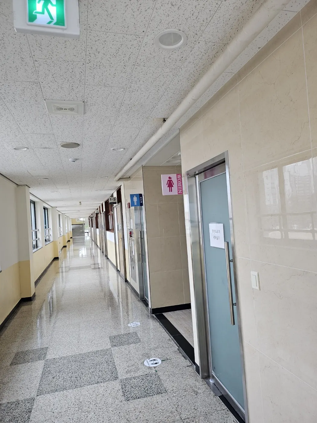 거창군 학교청소 시공 현장 — 복도 관리