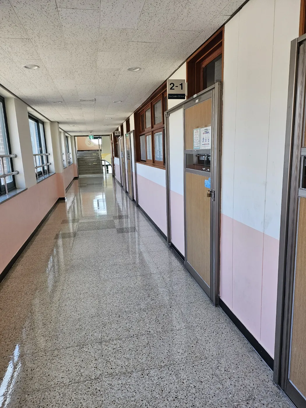 미조면 학교청소 시공 현장 — 복도 관리