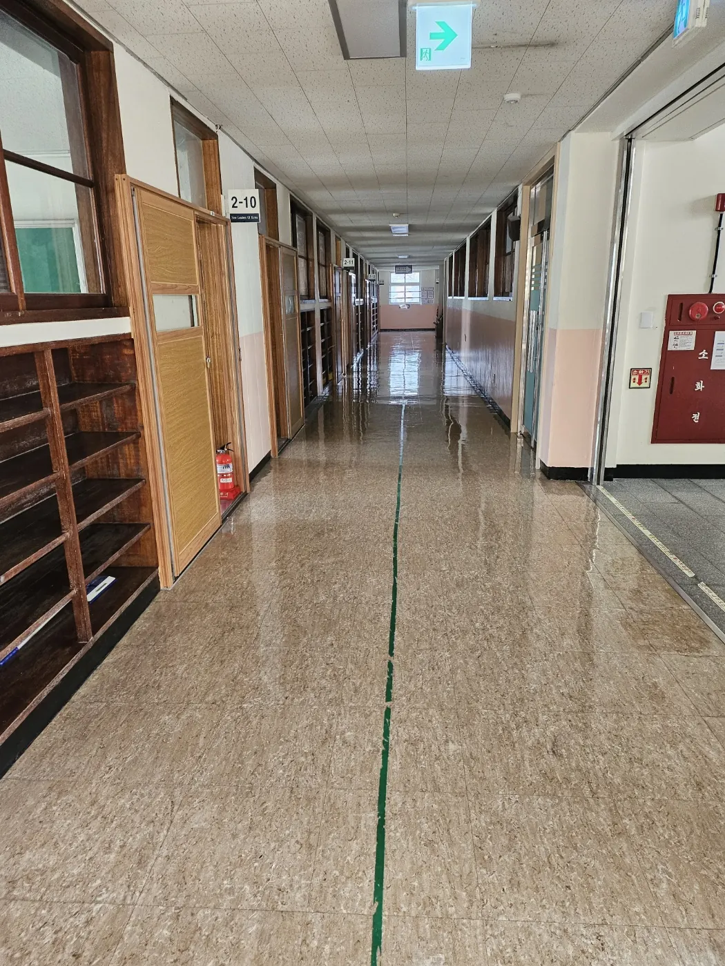 화개면 학교청소 시공 현장 — 복도 관리