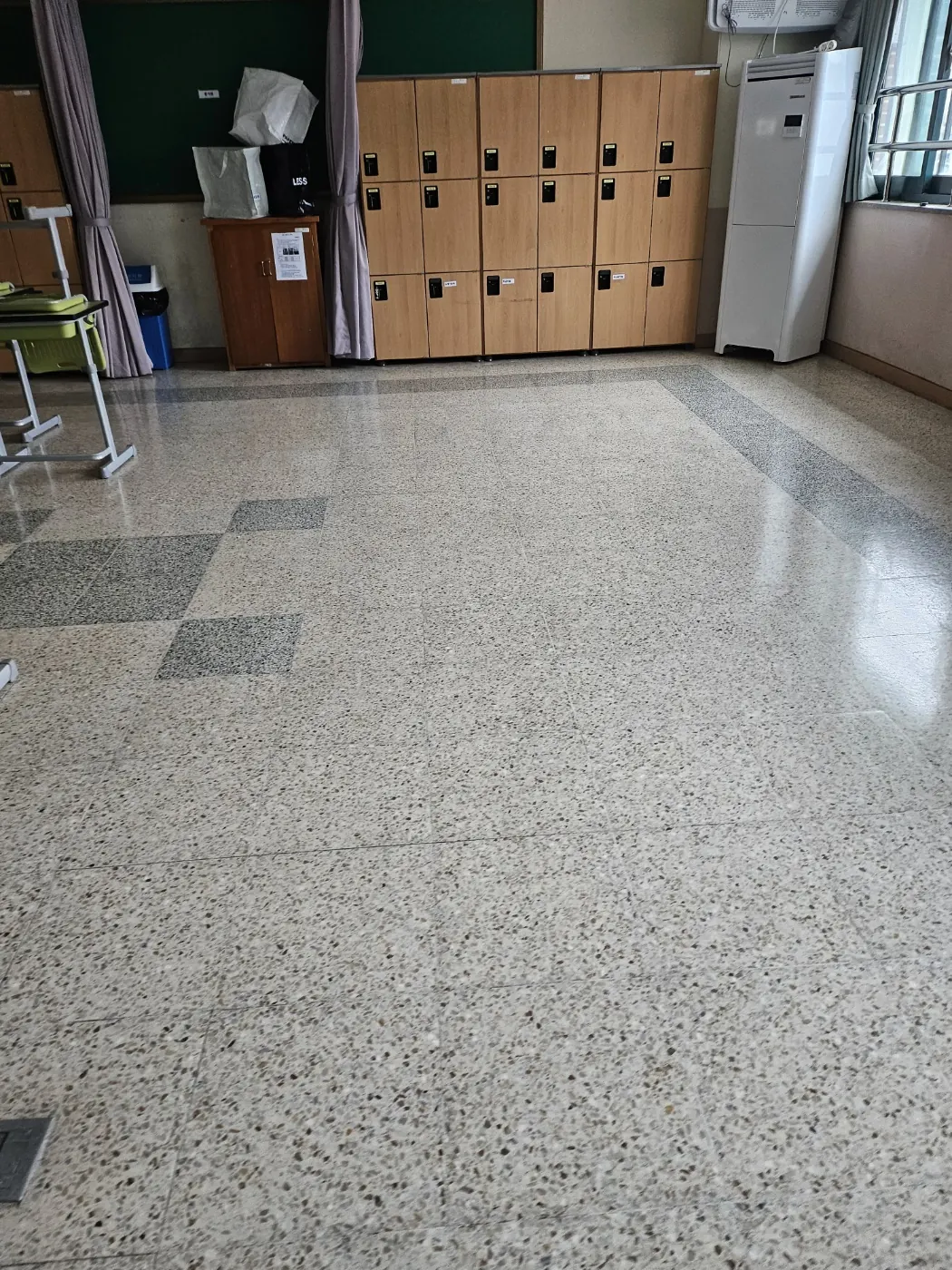 함양군 학교청소 시공 현장 — 복도 관리