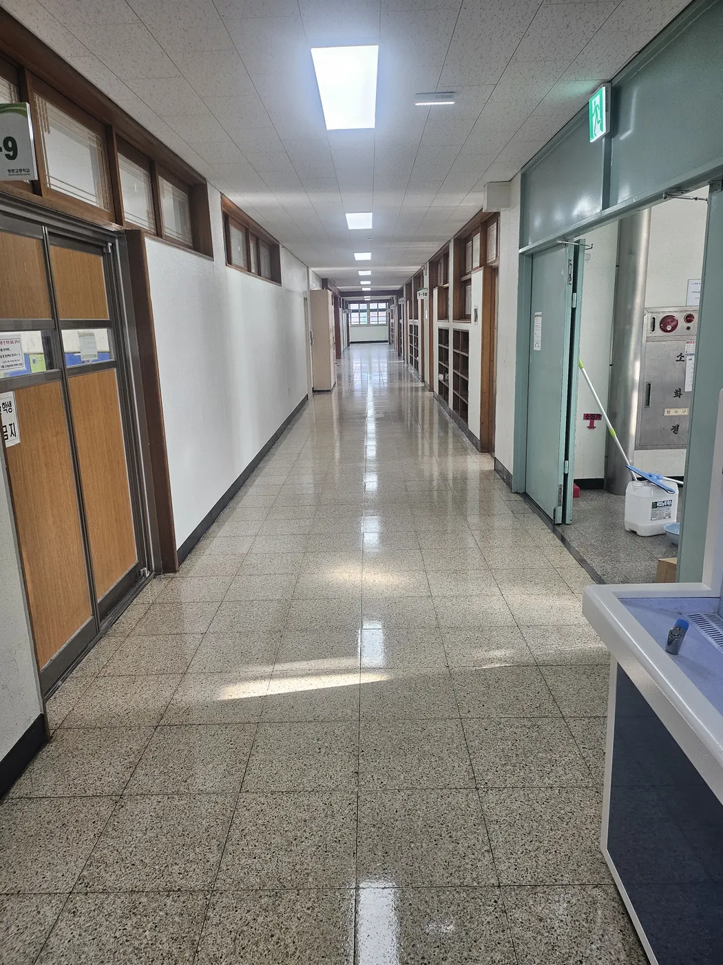 서하면 학교청소 시공 현장 — 통로 정리