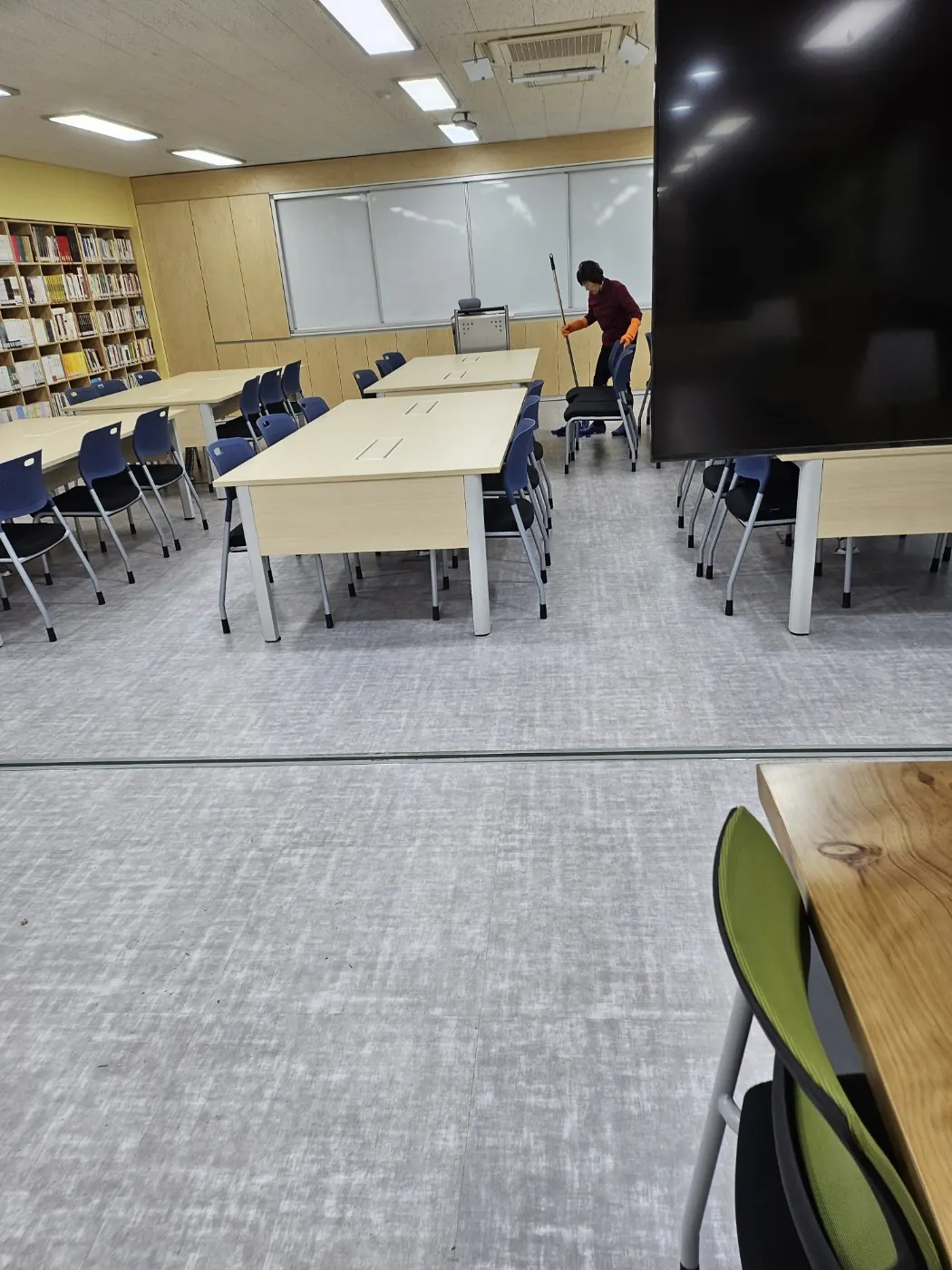 도서관 정리 — 합천군 학교청소 현장