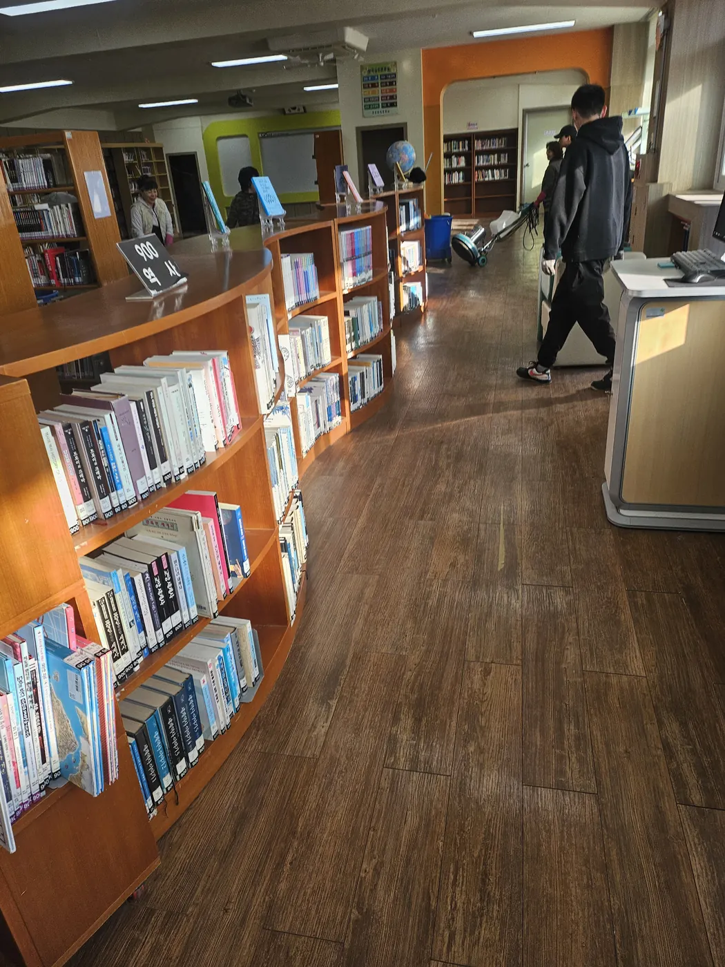 도서관 정리 — 하동군 학교청소 현장