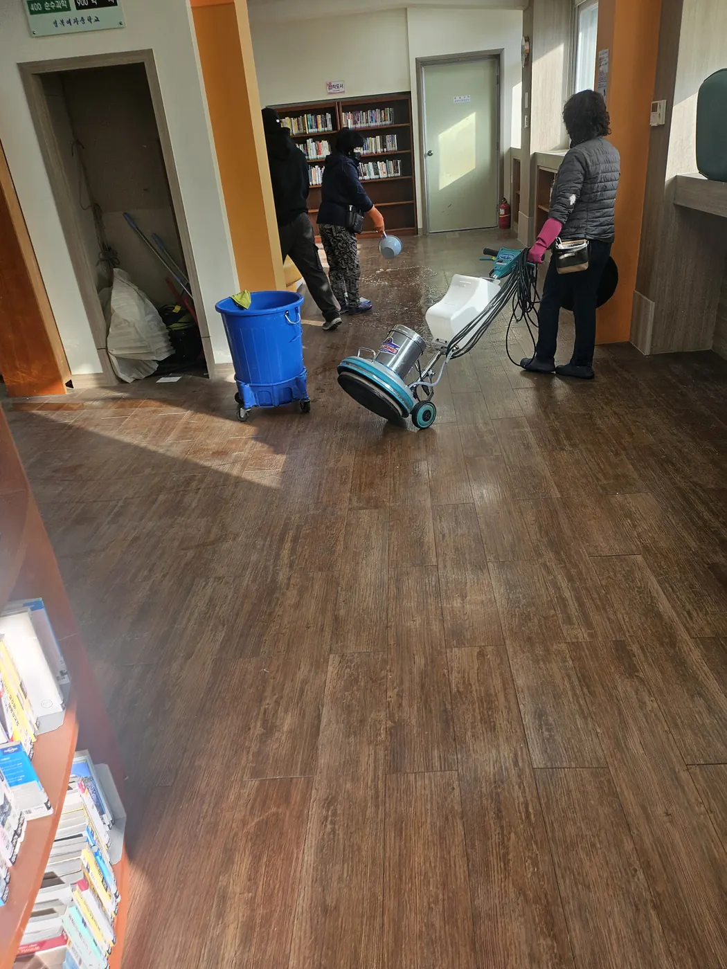왁스 재코팅 — 안의면 학교청소 현장