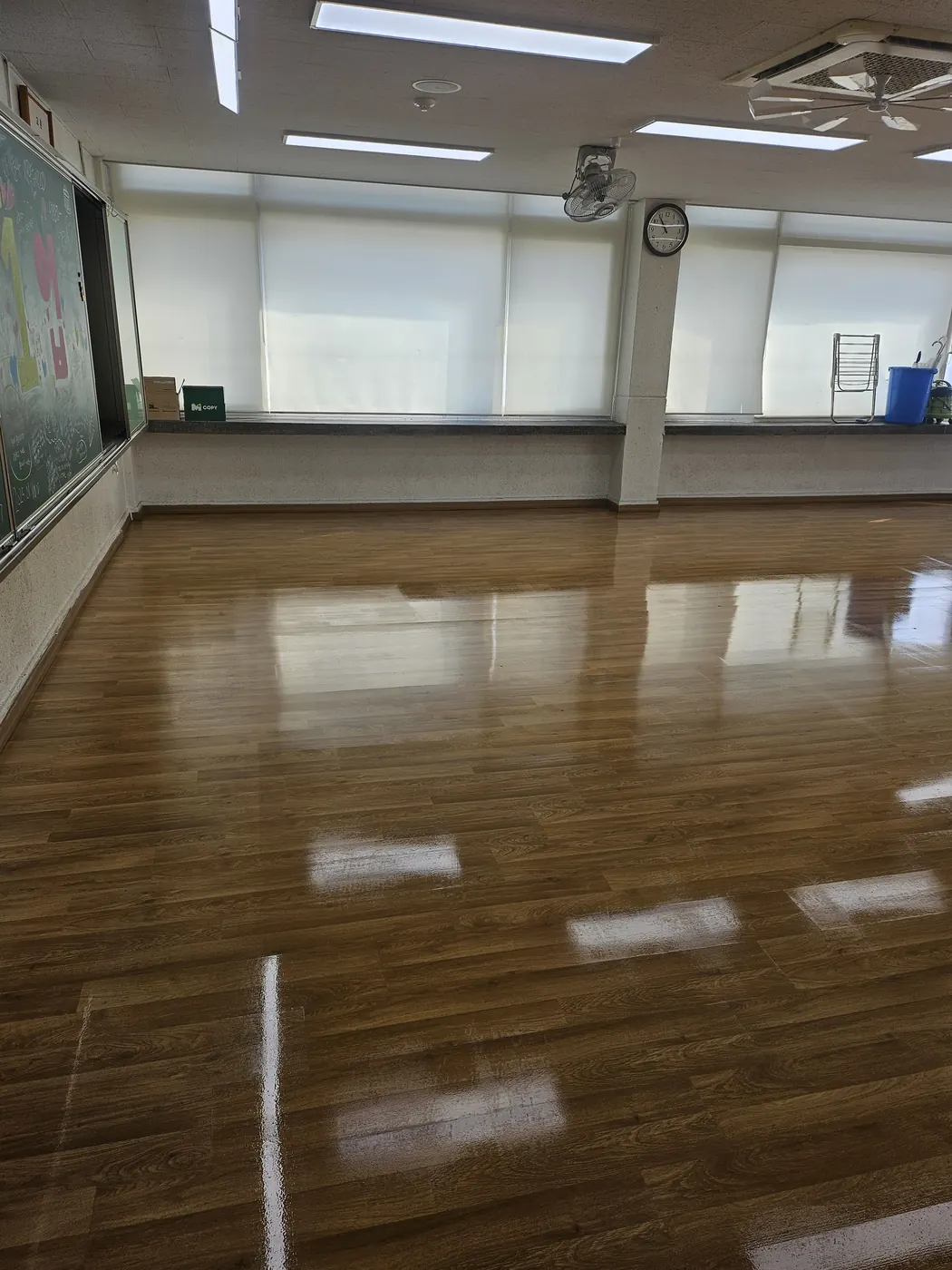 바닥 기계 세정 — 함양읍 학교청소 현장