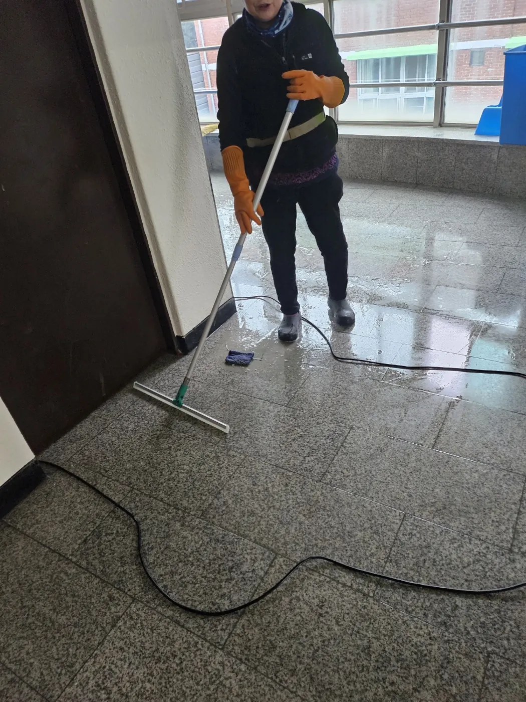 세정 진행 — 경남서부 학교청소 현장