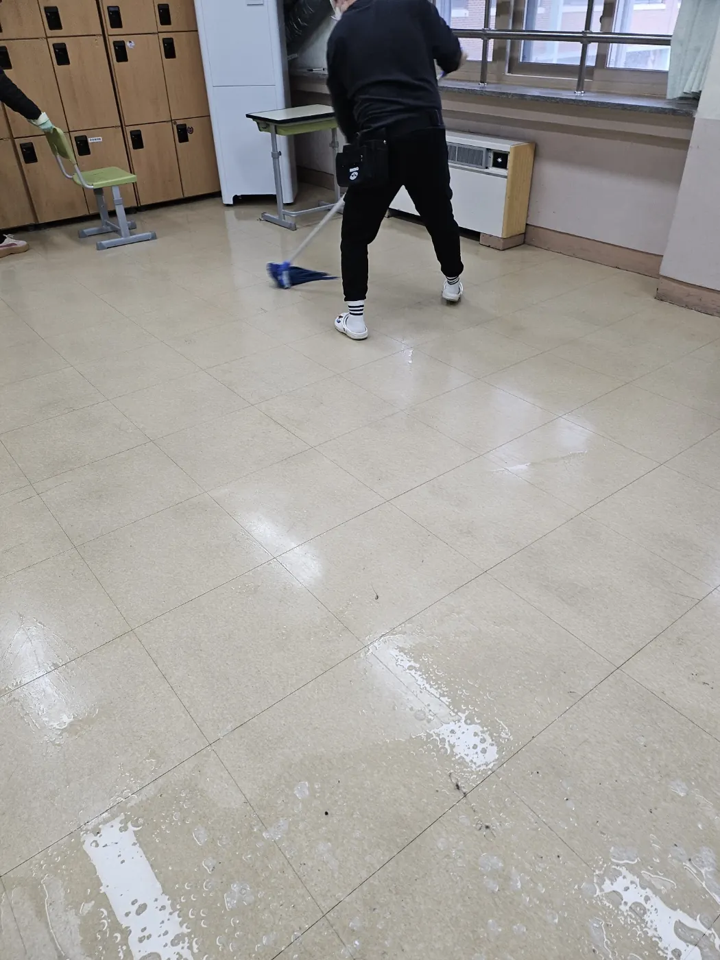 세정 진행 — 쌍책면 학교청소 현장