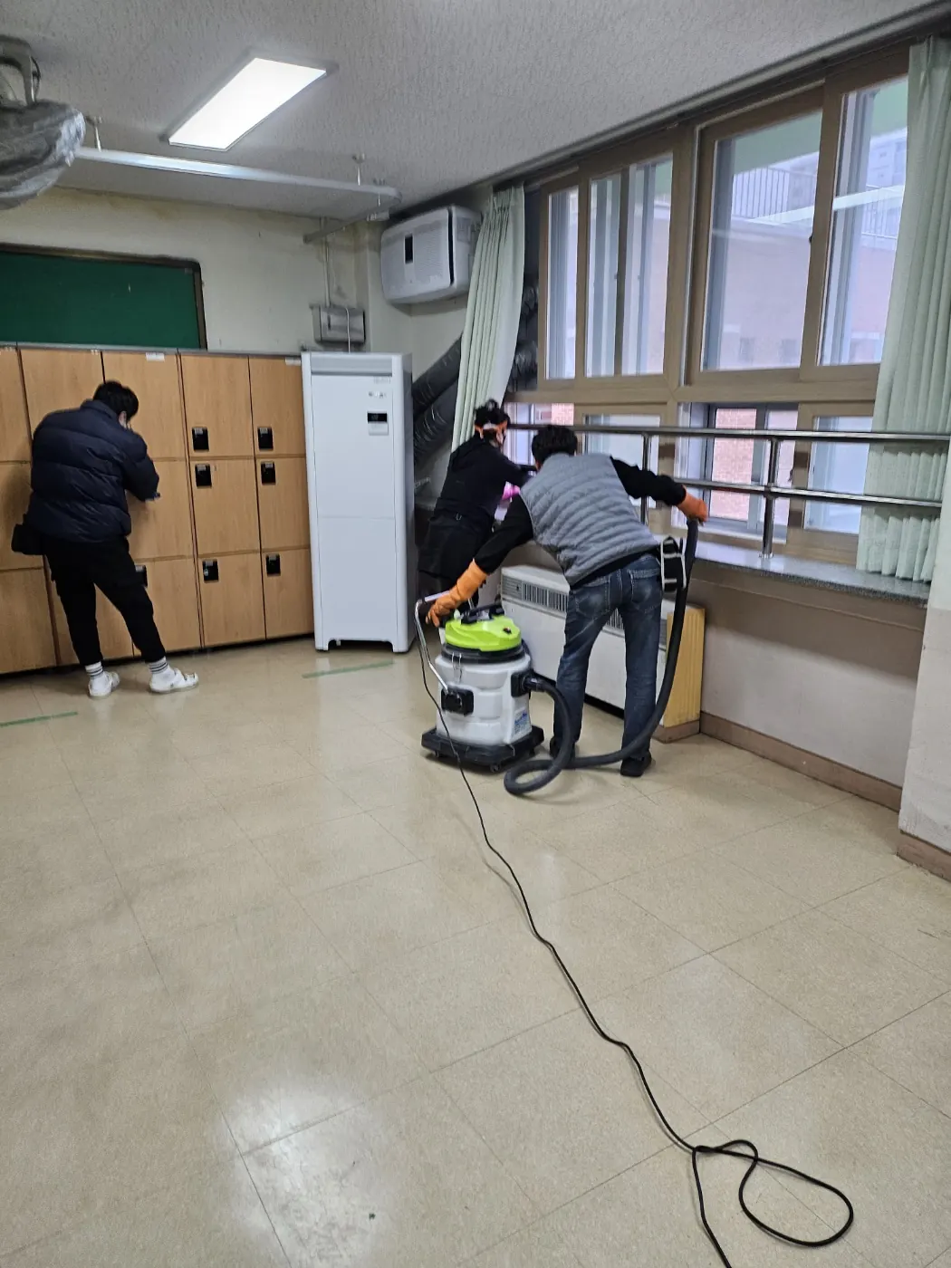 바닥 물걸레 마감 — 마리면 학교청소 현장