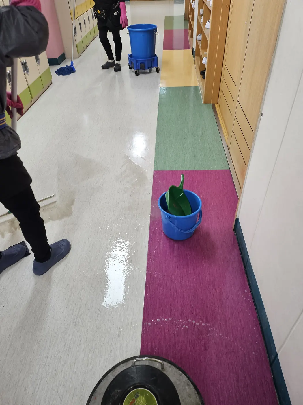 바닥 물걸레 마감 — 삼가면 학교청소 현장