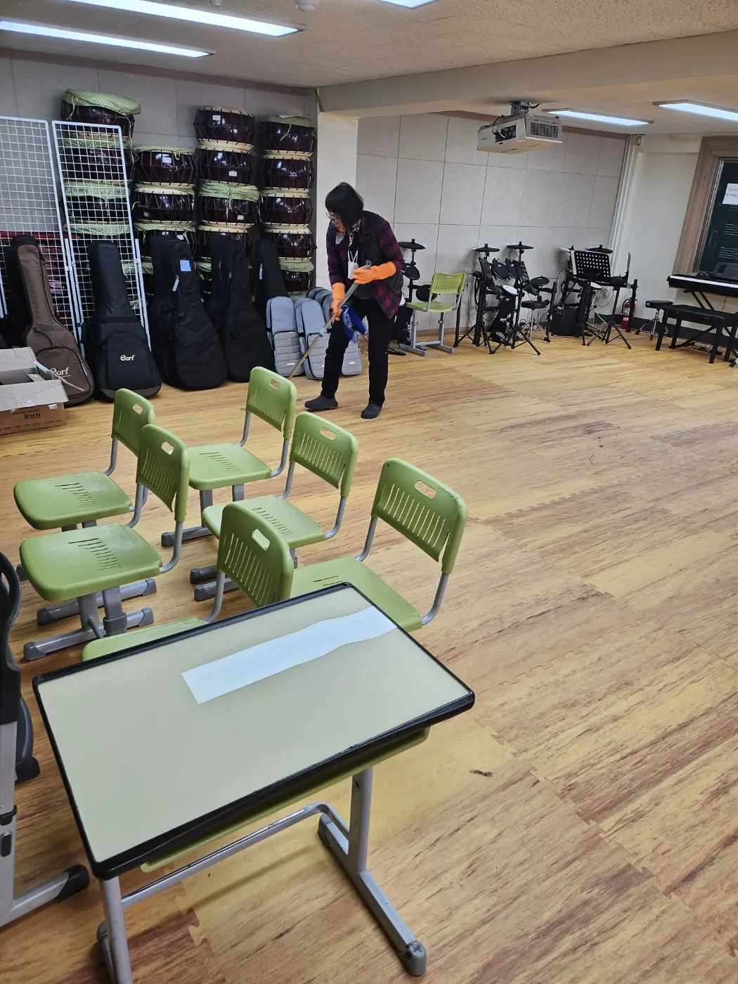 특별실 작업 — 함양읍 학교청소 현장